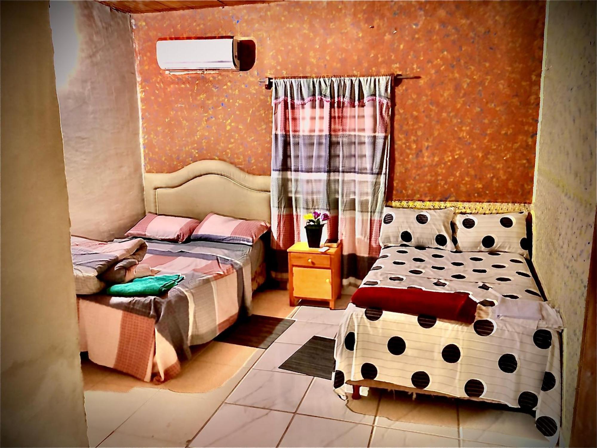 Bed and Breakfast La Escala Aeropuerto à Luque Extérieur photo