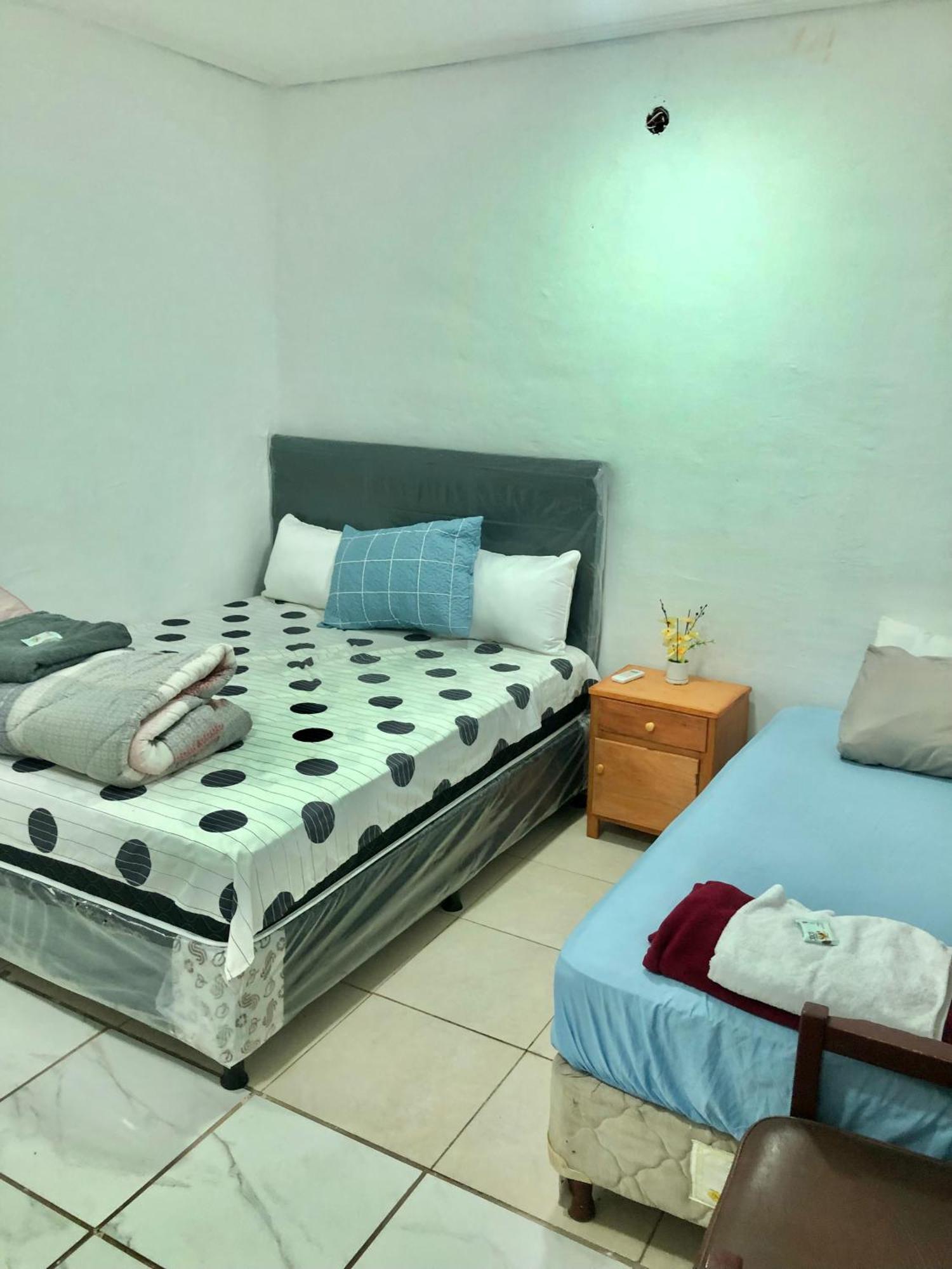 Bed and Breakfast La Escala Aeropuerto à Luque Extérieur photo